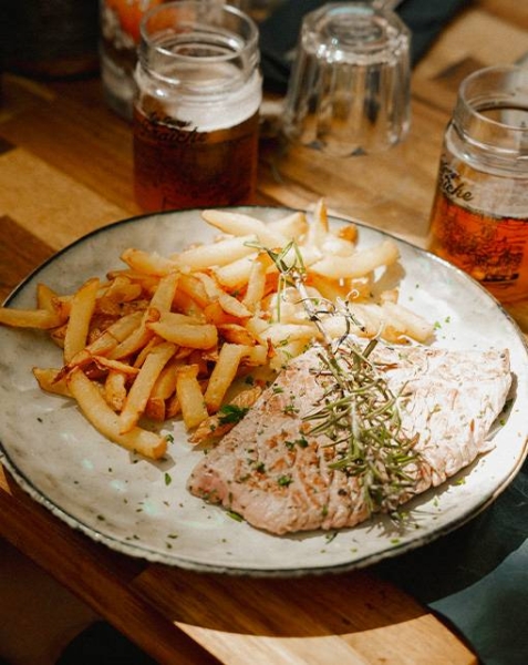 Le restaurant - Chez Lola - Restos Grau du Roi - top restaurant LE GRAU-DU-ROI